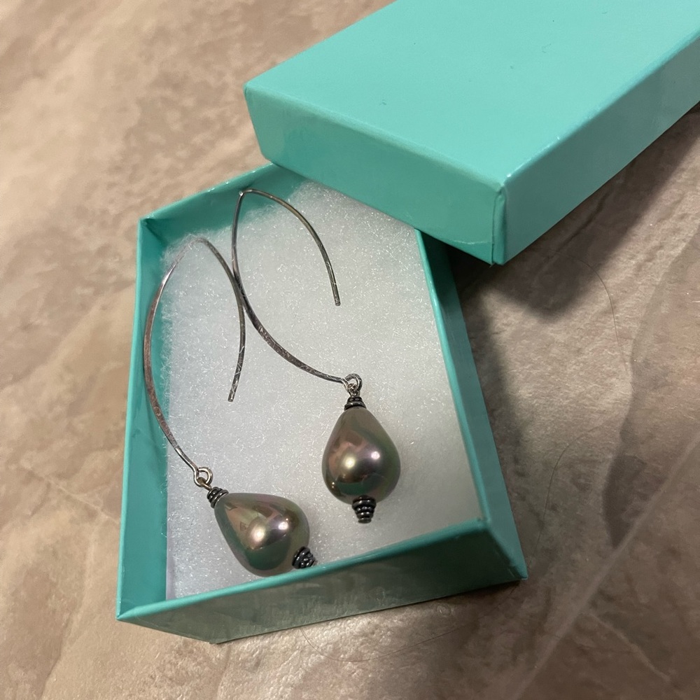 New beautiful jewelry earrings